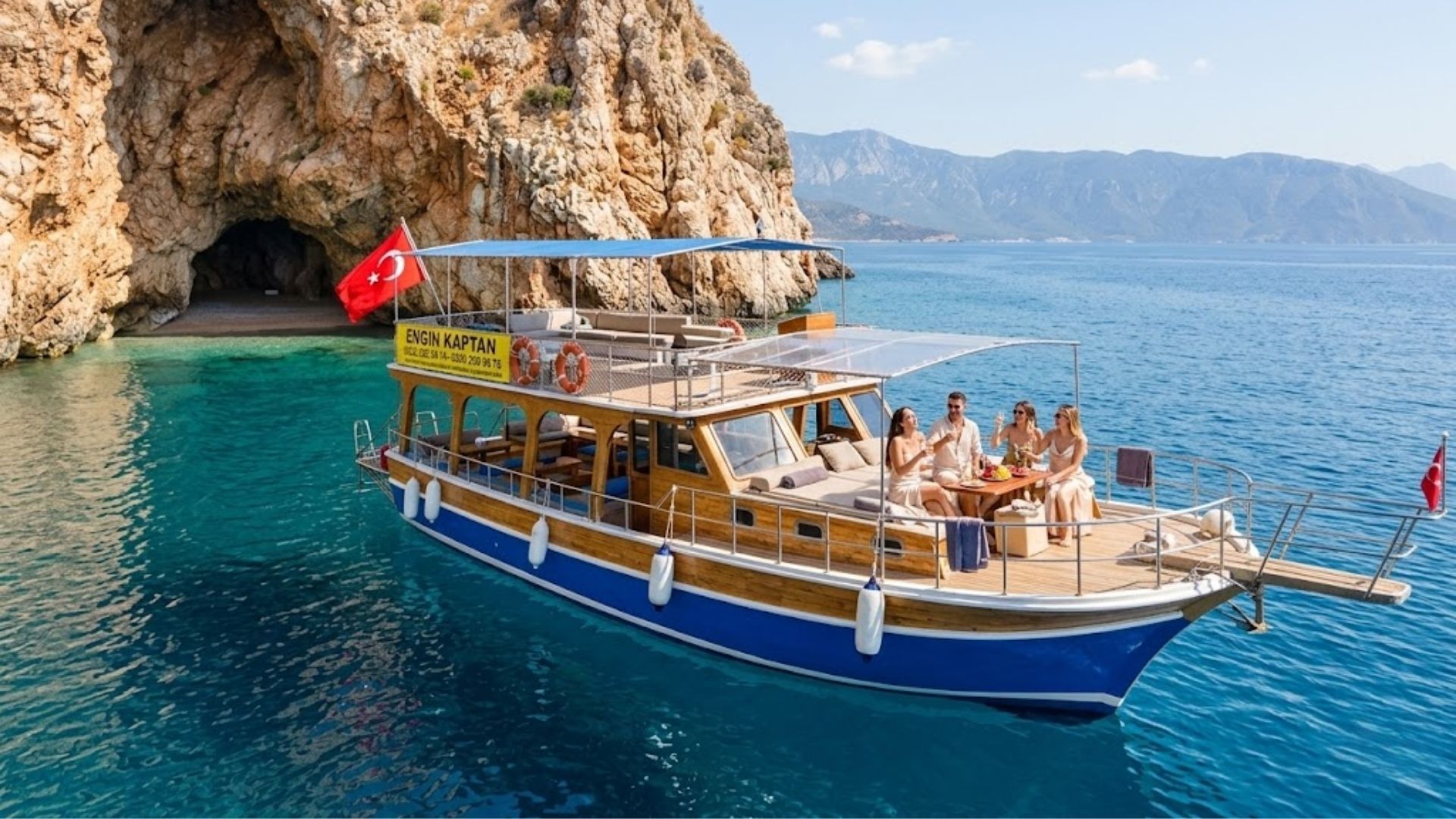 Adrasan açıklarında özel tur teknesi